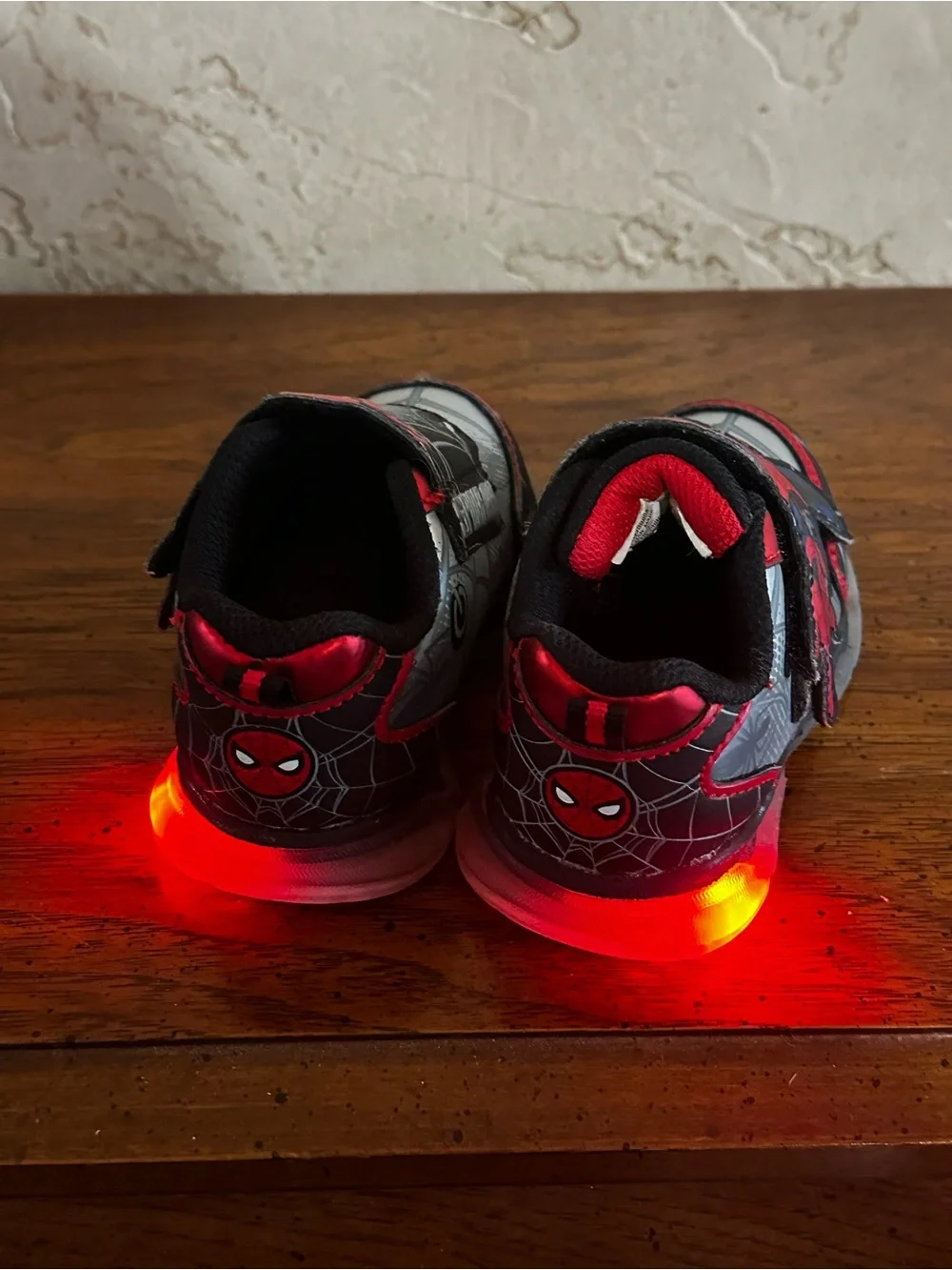 Marvel SpiderMan Toddler Athletic Light-Up Sneakers with Hook & Loop Strap sz 5